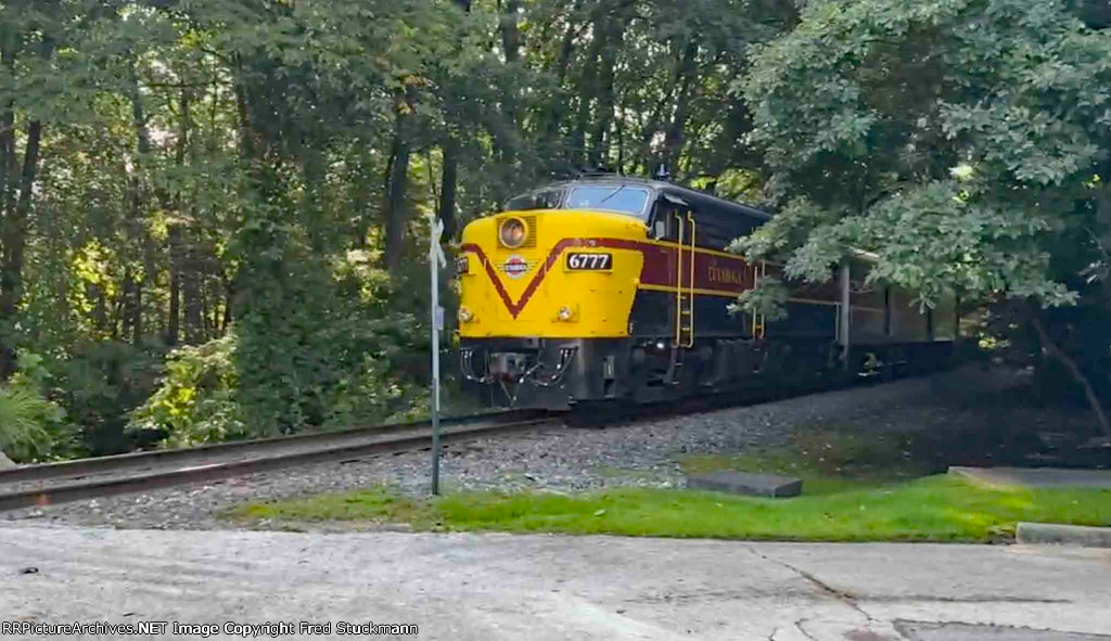 CVSR 6777 repeats into the tree tunnel.